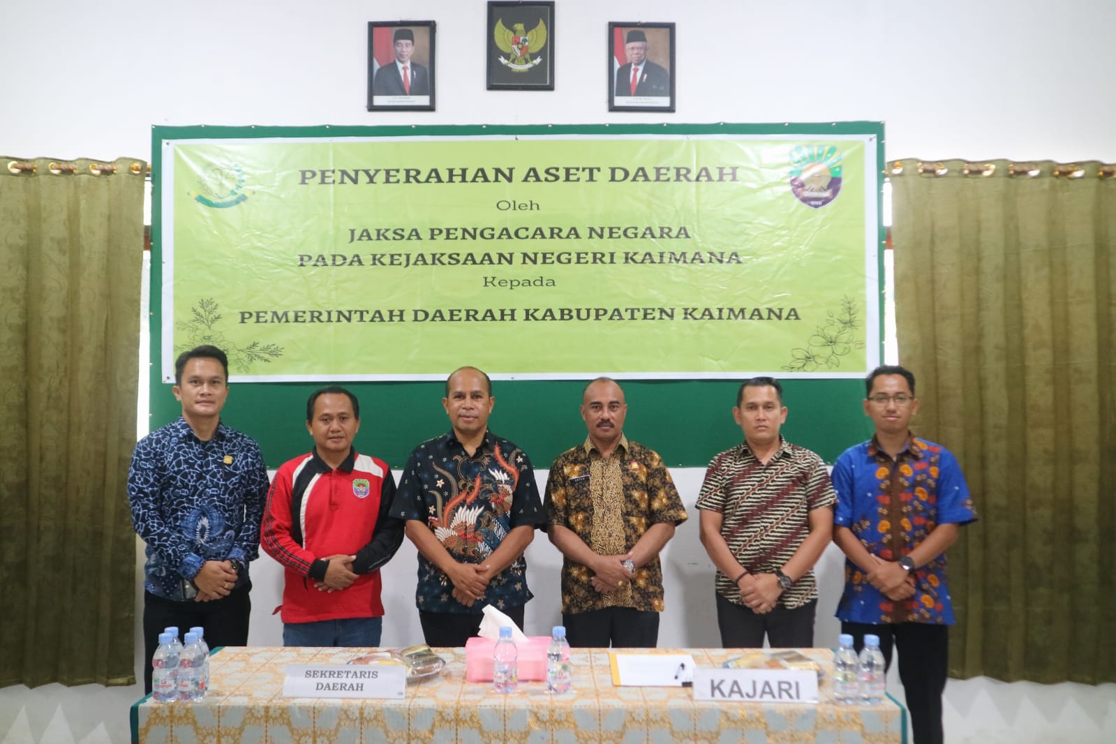 Read more about the article Penyerahan Aset Daerah oleh Jaksa Pengacara Negara pada Kejaksaan Negeri Kaimana kepada Pemerintah Daerah Kabupaten Kaimana