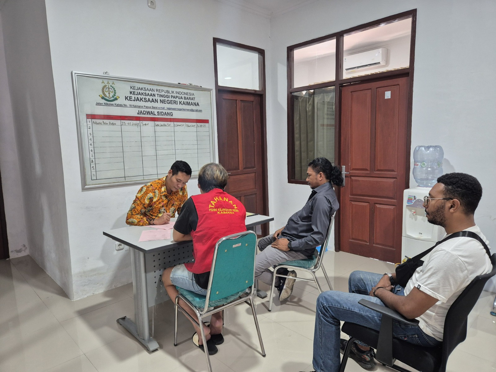 Read more about the article Tahap II dan Peneyarahan Barang Bukti an. Tersangka W.F perkara Tindak Pidana Penipuan atau Pengelapan